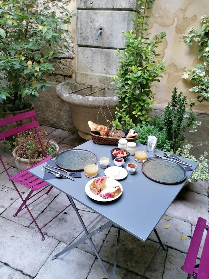 Le Patio Hotel Grignan Bagian luar foto