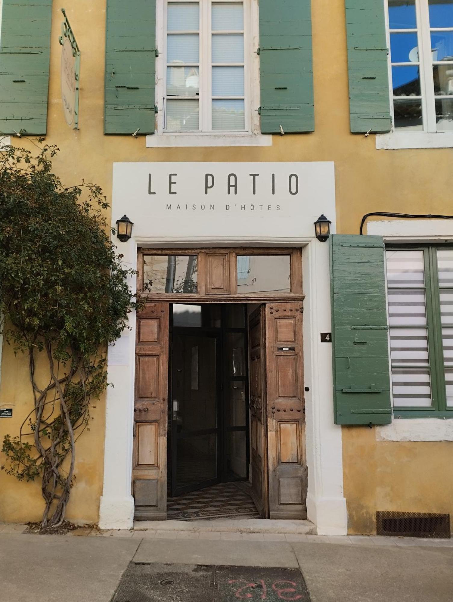 Le Patio Hotel Grignan Bagian luar foto