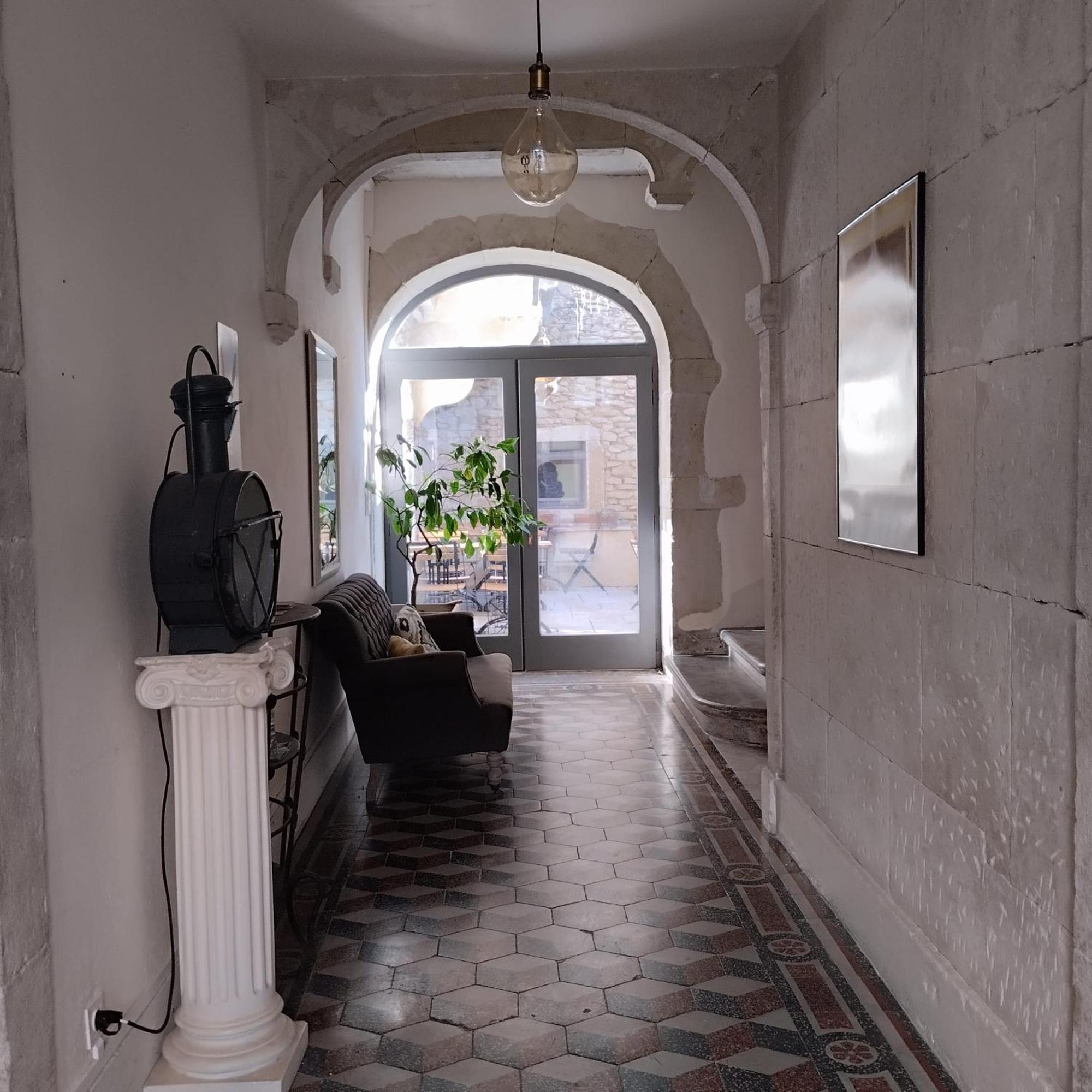 Le Patio Hotel Grignan Bagian luar foto