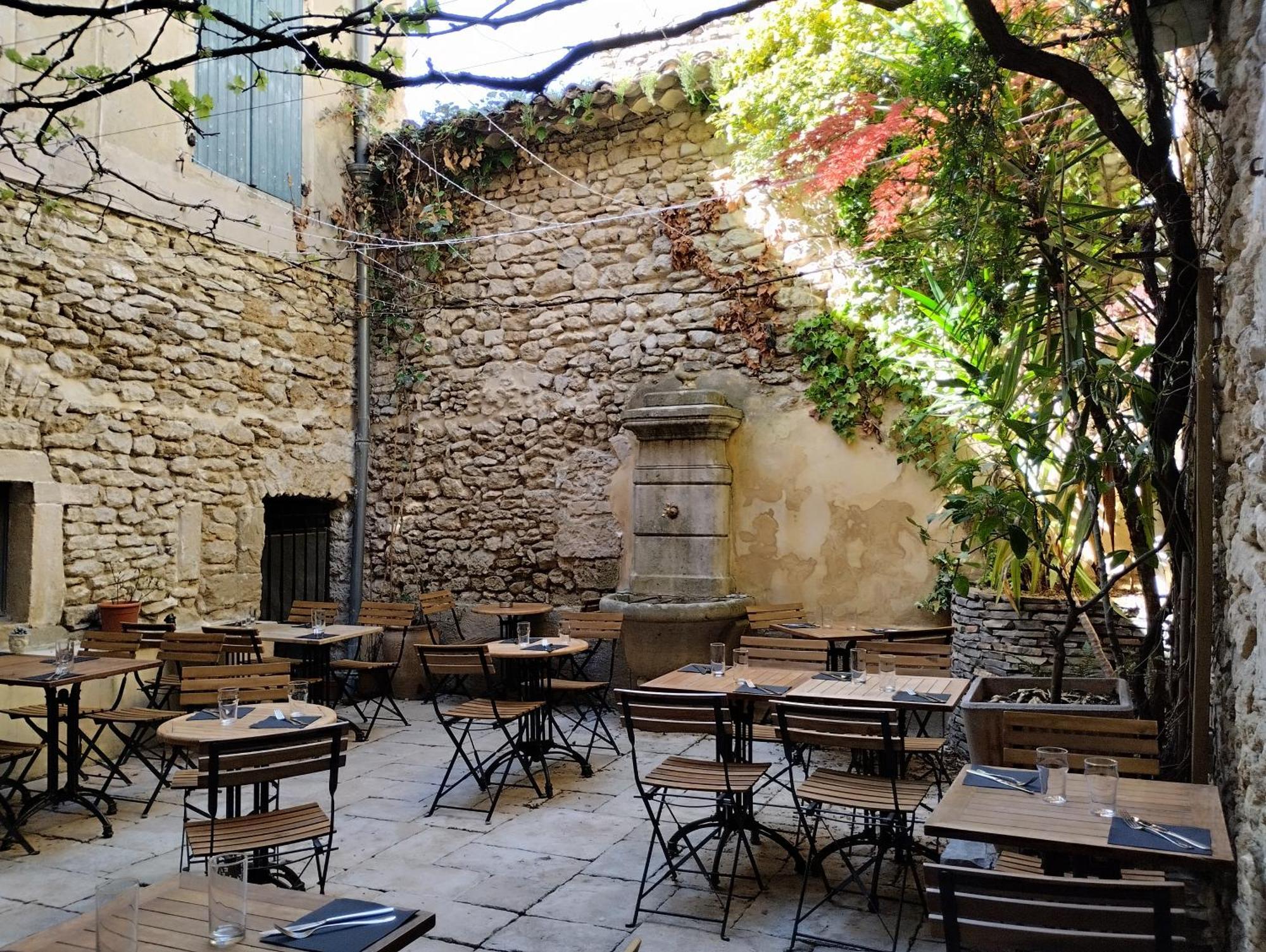 Le Patio Hotel Grignan Bagian luar foto
