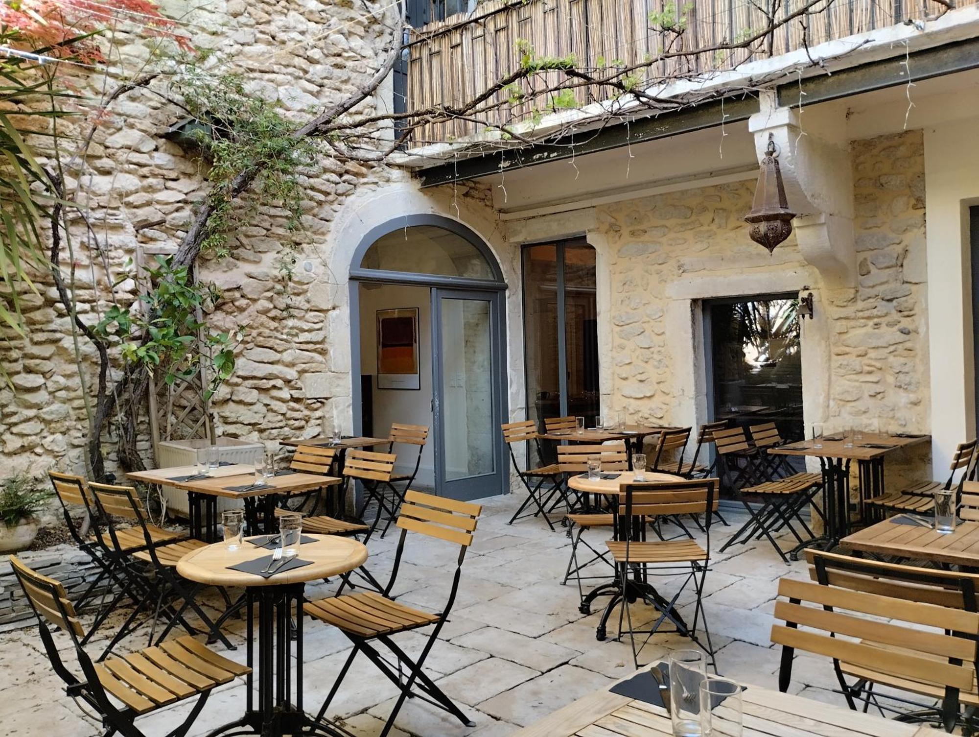 Le Patio Hotel Grignan Bagian luar foto